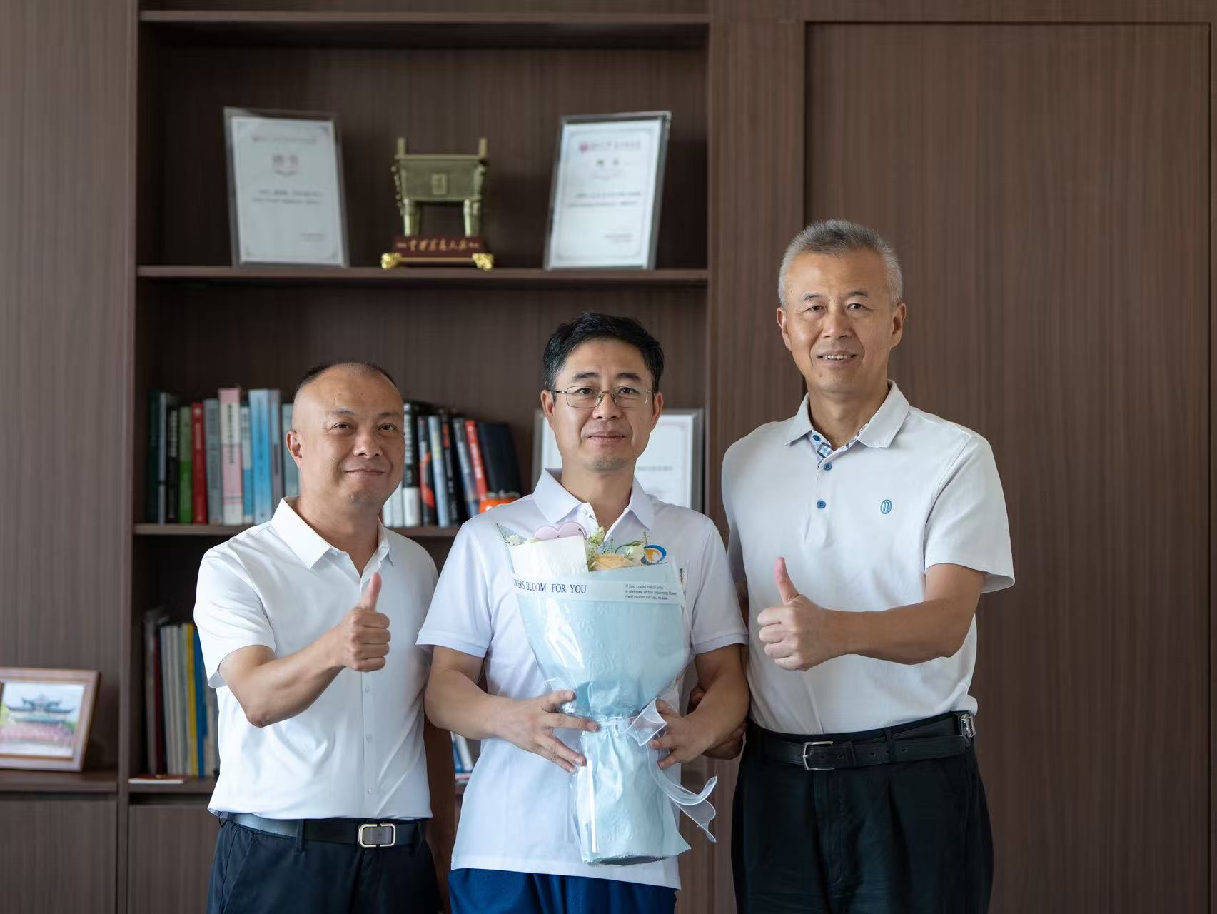 湖南大學校友總會代表走訪中騰科技：慰問全國勞模宋小金博士，傳遞母校關懷